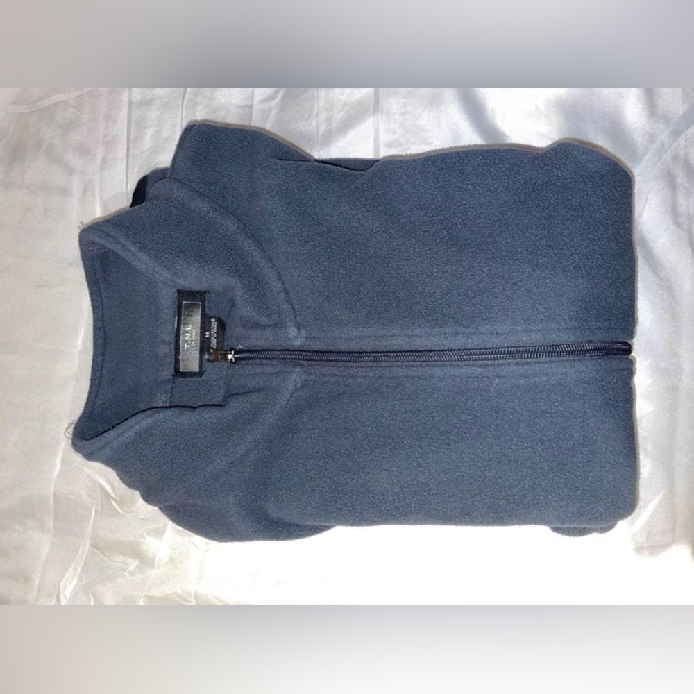 Fleece jacket grey with black outlines